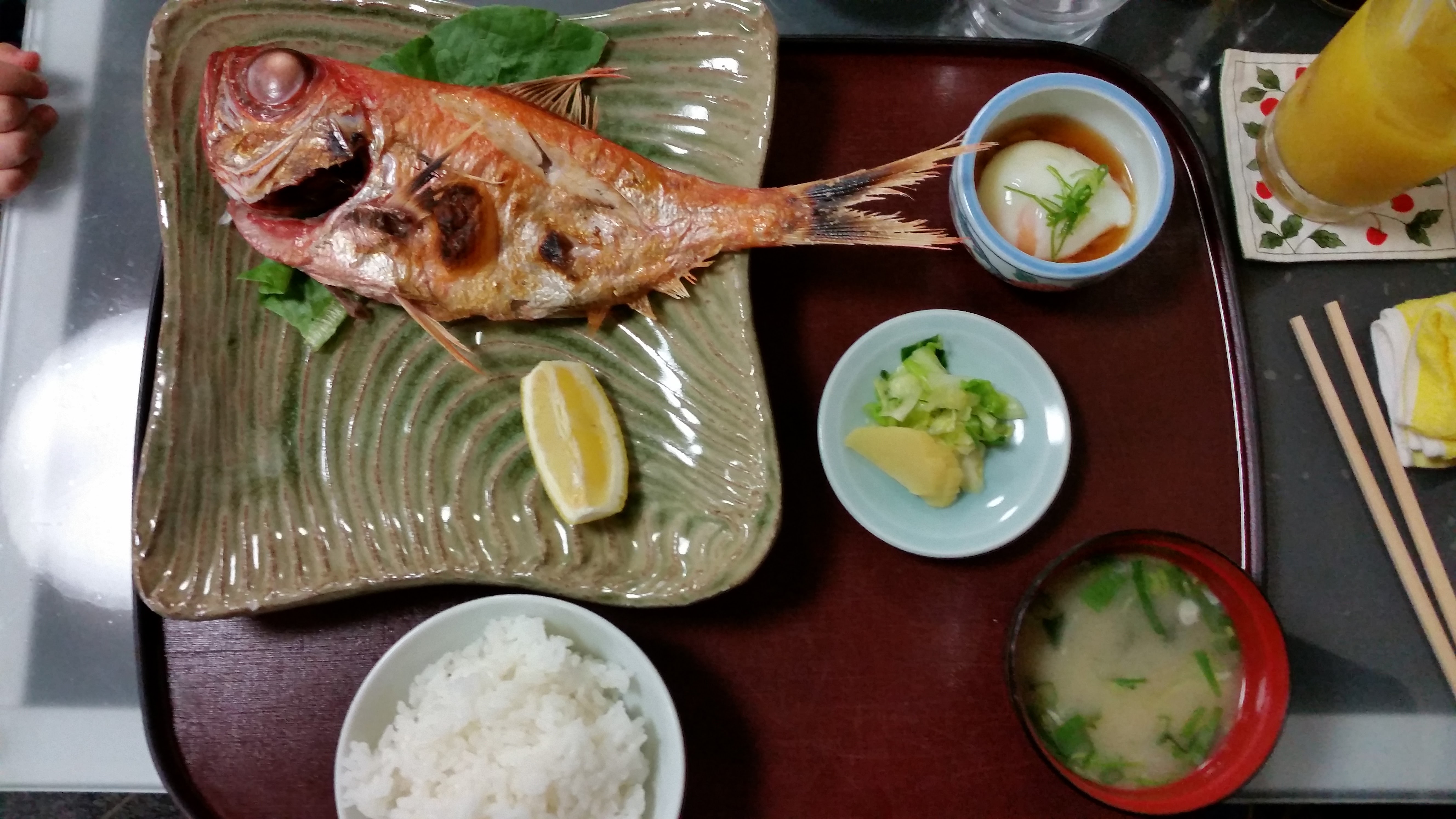 Grilled kinmedai served as a set meal with rice, miso soup, tsukemono and side dishes