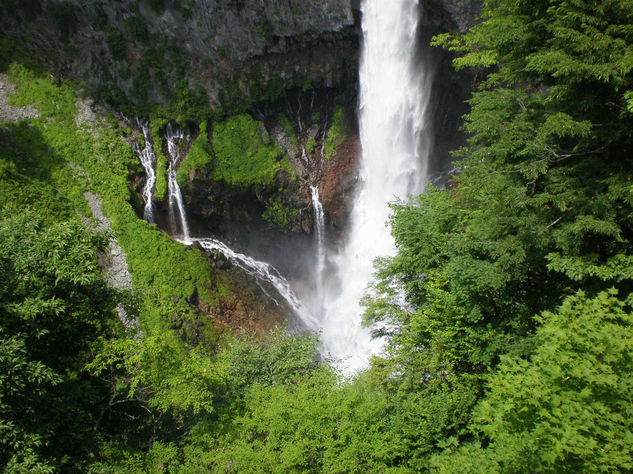Las cataratas de Kegon desde el mirador, 97 metros de caída libre al lago Chūzenji