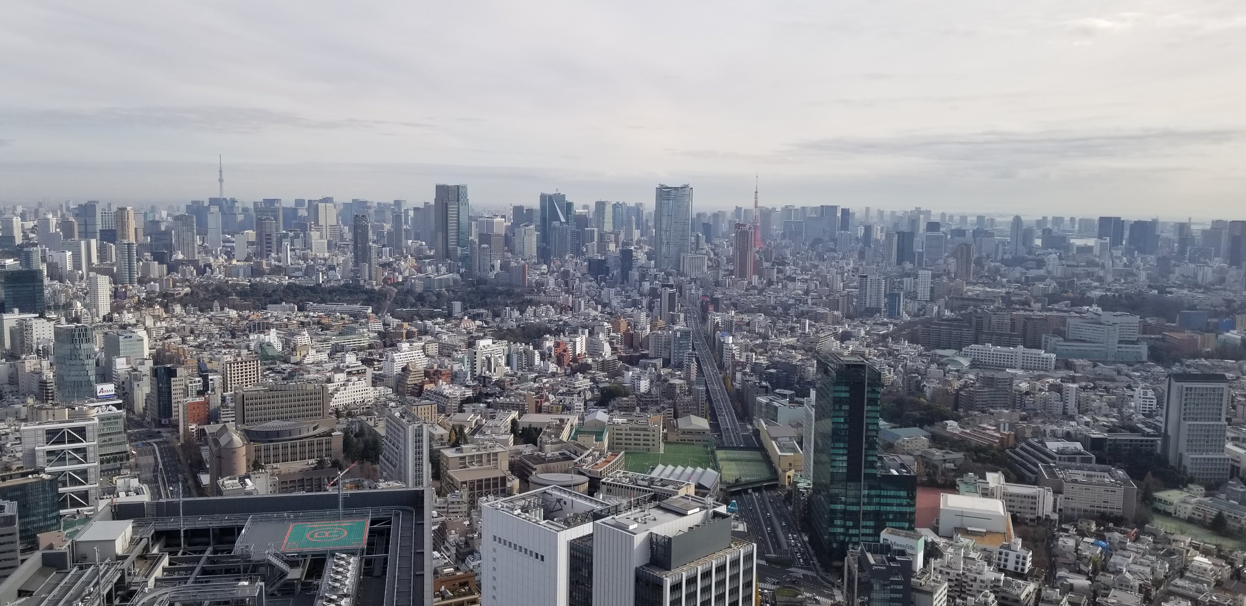 Panoramic view from Shibuya Sky looking south: Tokyo Tower and Tokyo Skytree on the horizon
